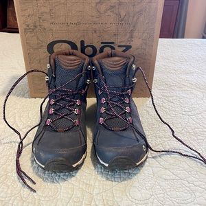 Oboe Woman’s waterproof hiking boots. Worn once, like new!